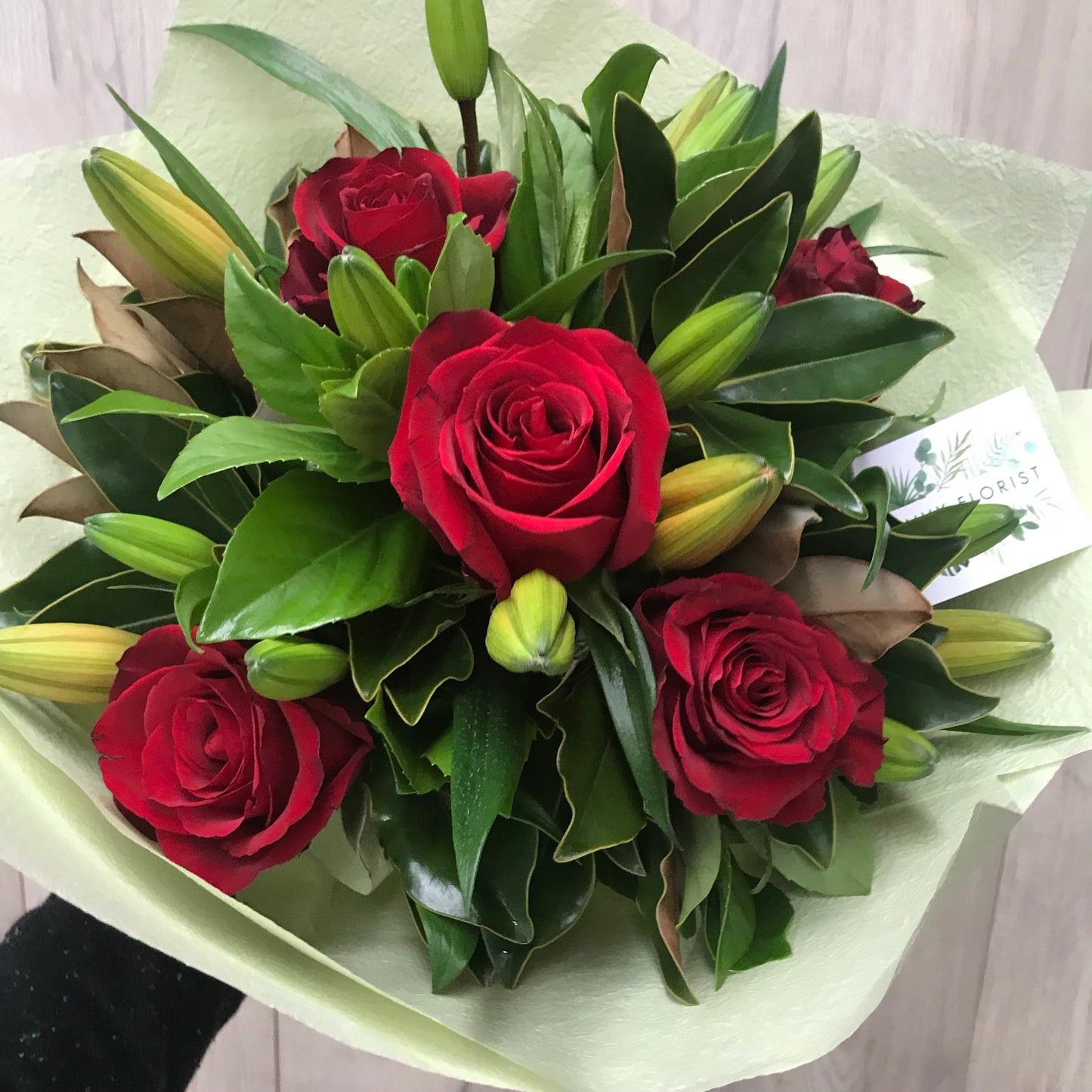 Cute 5 Red roses and Lilly Bouquet